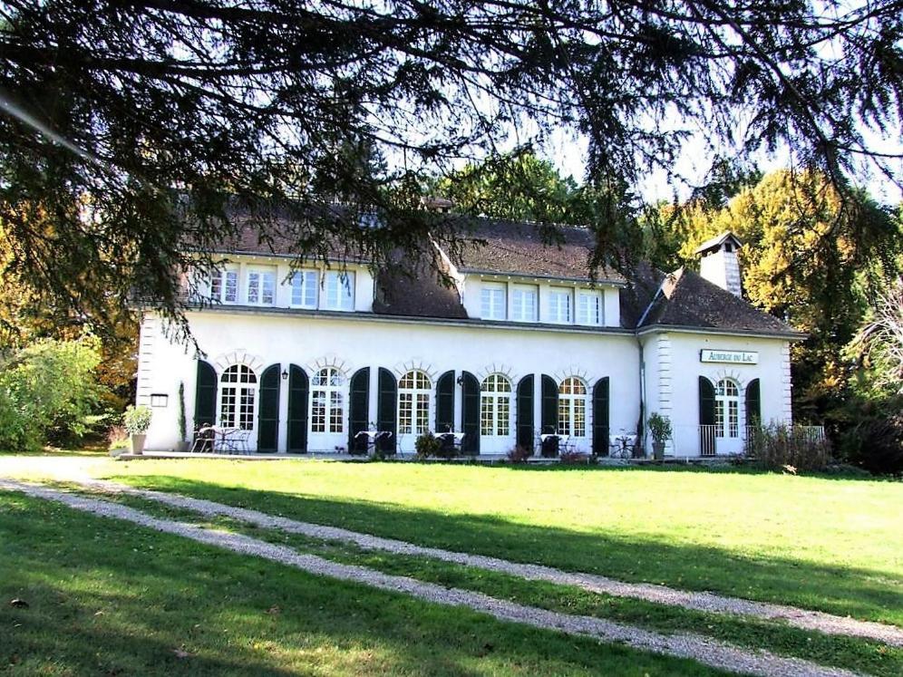 Auberge Du Lac De Mondon Mailhac-sur-Benaize Экстерьер фото