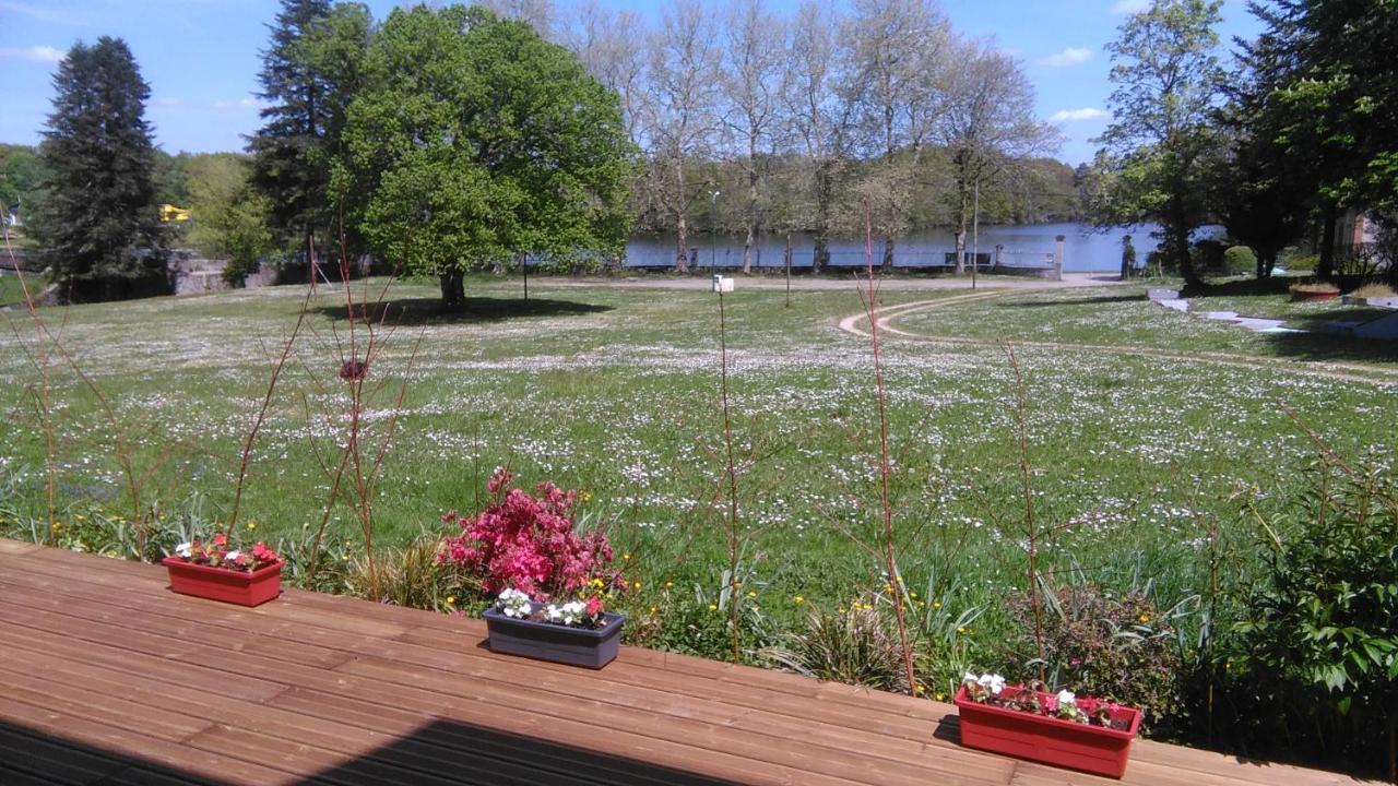 Auberge Du Lac De Mondon Mailhac-sur-Benaize Экстерьер фото