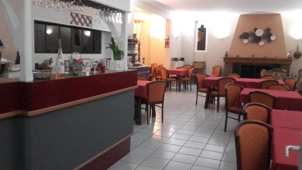 Auberge Du Lac De Mondon Mailhac-sur-Benaize Экстерьер фото