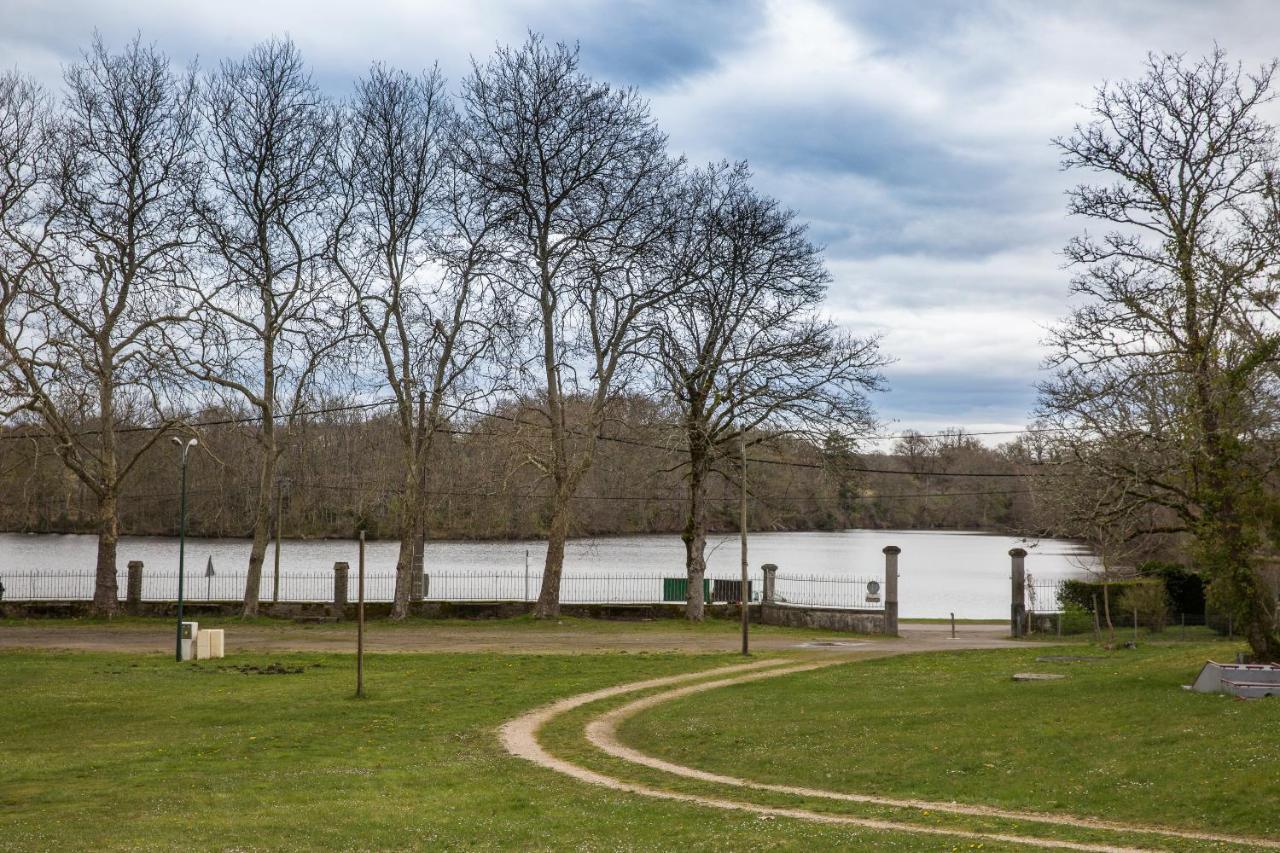 Auberge Du Lac De Mondon Mailhac-sur-Benaize Экстерьер фото